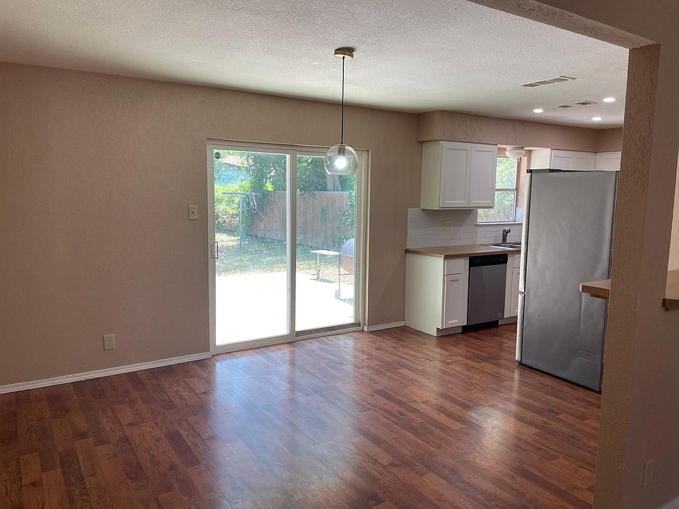 1st image of 834 Porter St