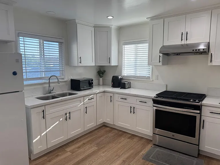 2441 S Baldwin Ave — Photo 8