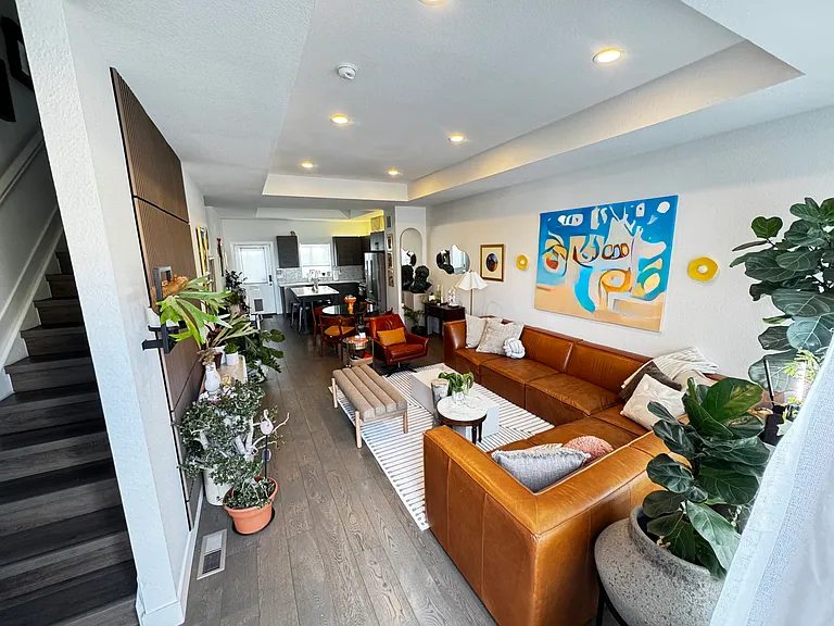 2824 W Parkside Pl — Photo 2