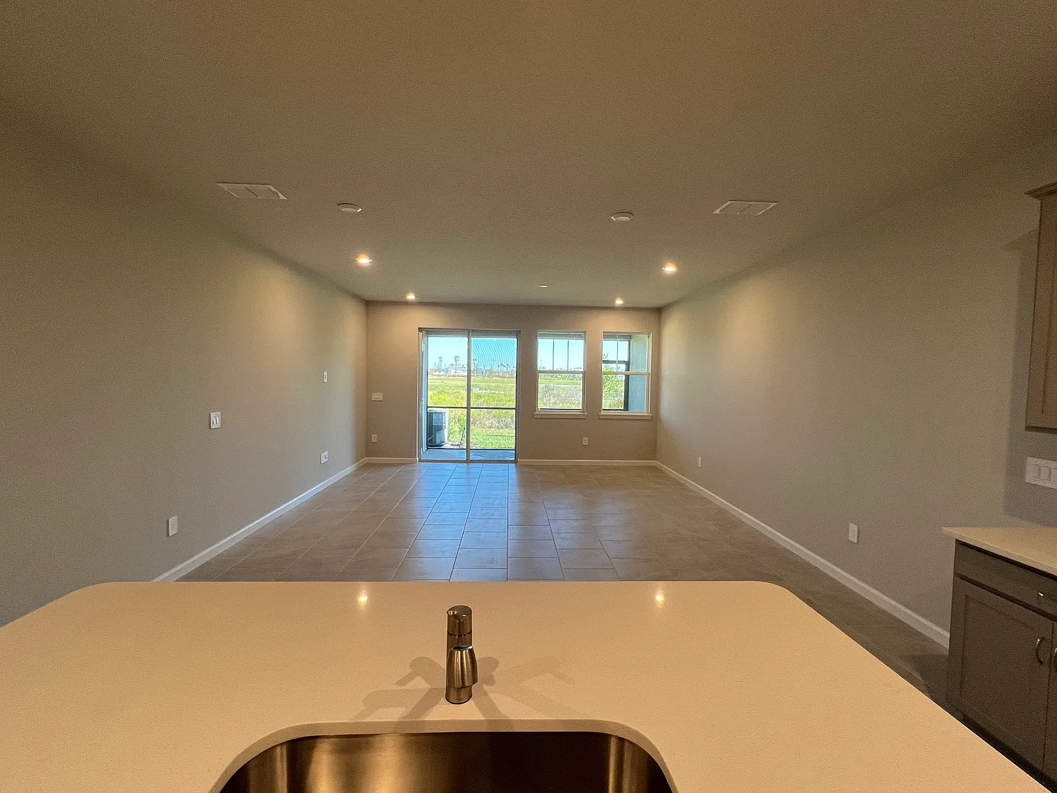 3 bed, 2.5 bath, 1675 sqft, $2,150 — Photo 4