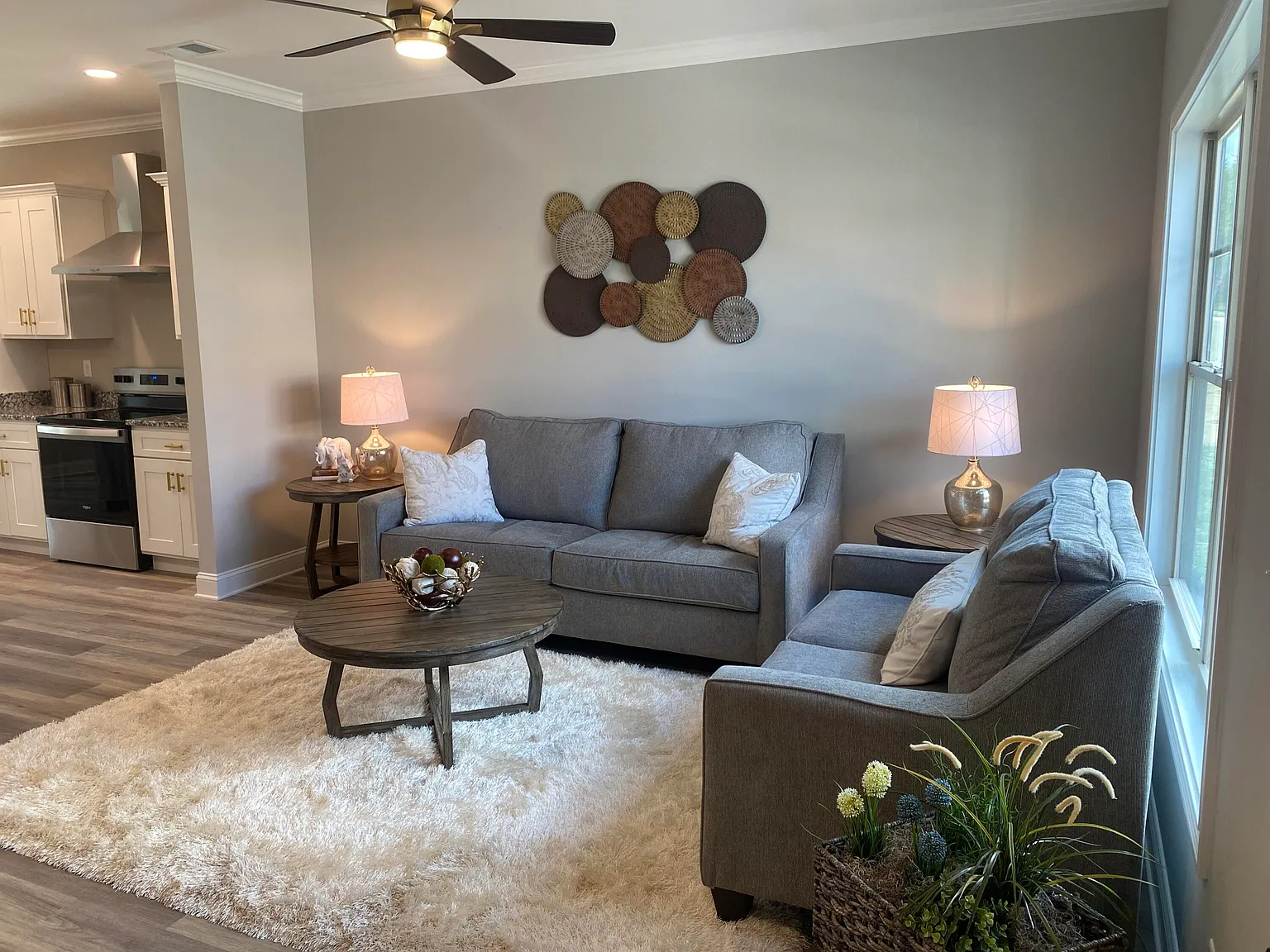 3 bed, 2.5 bath, $2,100 — Photo 2