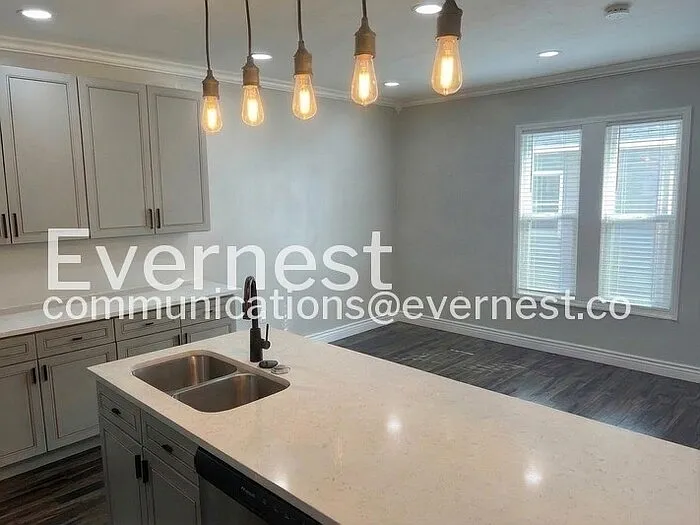 112 Hanford St #B — Photo 6