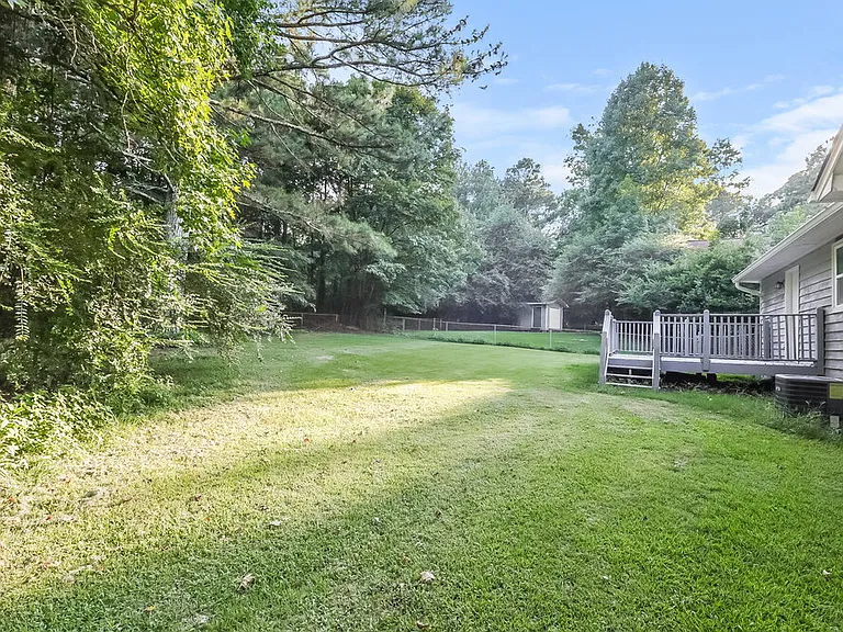 3872 Cloudland Dr — Photo 17