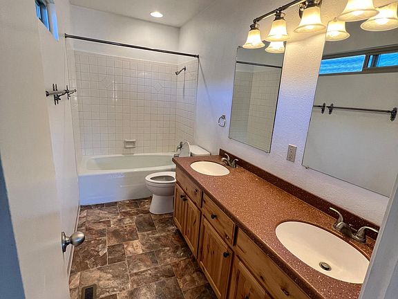 4th image of 632 Whitaker Dr