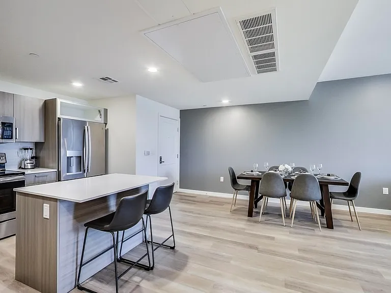 11616 Burbank Blvd #Penthouse 2 — Photo 11