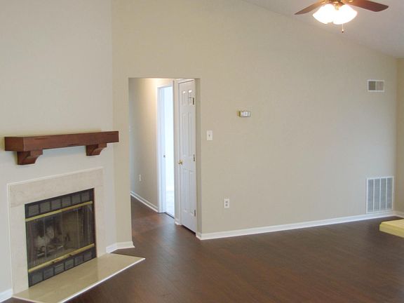 3rd image of 668 Jupiter Hills Ct Unit 4-L