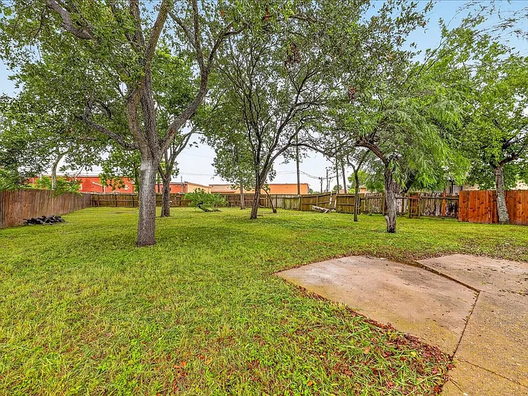 1154 Florida Ave — Photo 33
