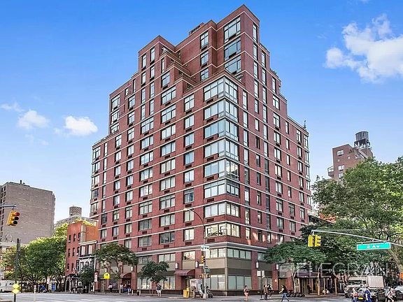 5th image of 250 E 30th St APT 4F