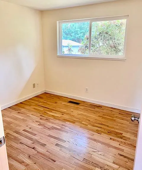 1718 Whitman Ave NE — Photo 13