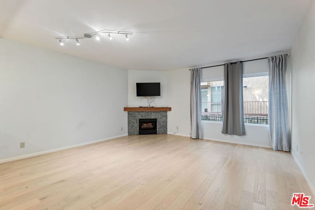5870 Green Valley Cir Unit 115, Culver City, CA - View 2
