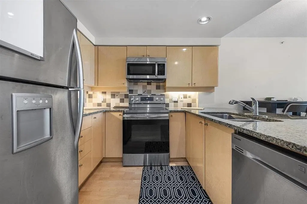 2 bed, 860 sqft, $3,300 — Photo 2