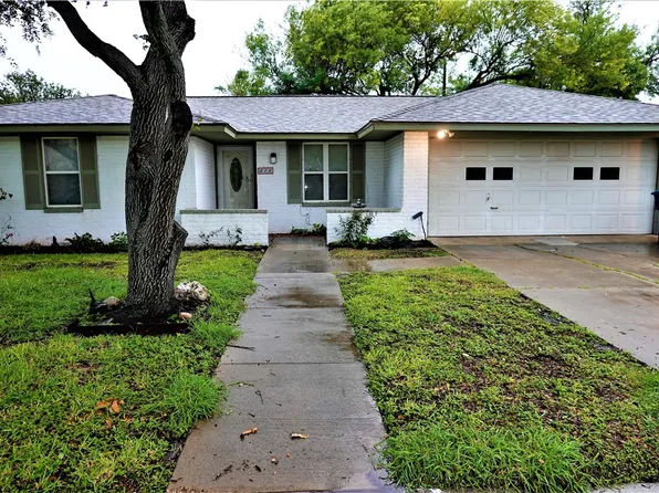 216 Llano Dr, Portland, TX 78374