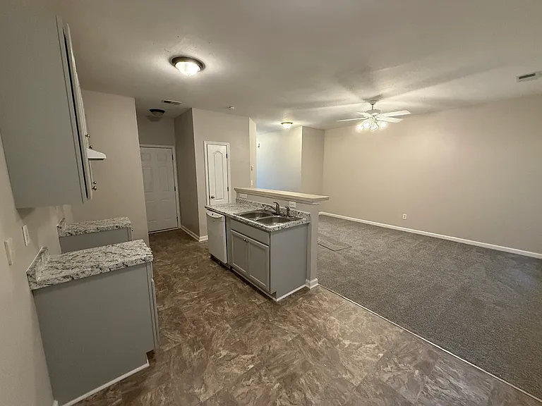 2827 Windsor Forrest Ct — Photo 3