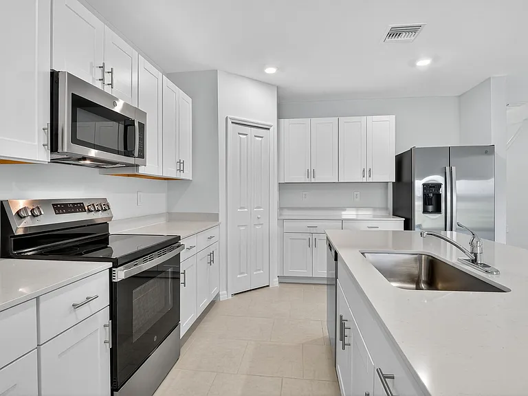 19525 Fairhill Ct — Photo 13