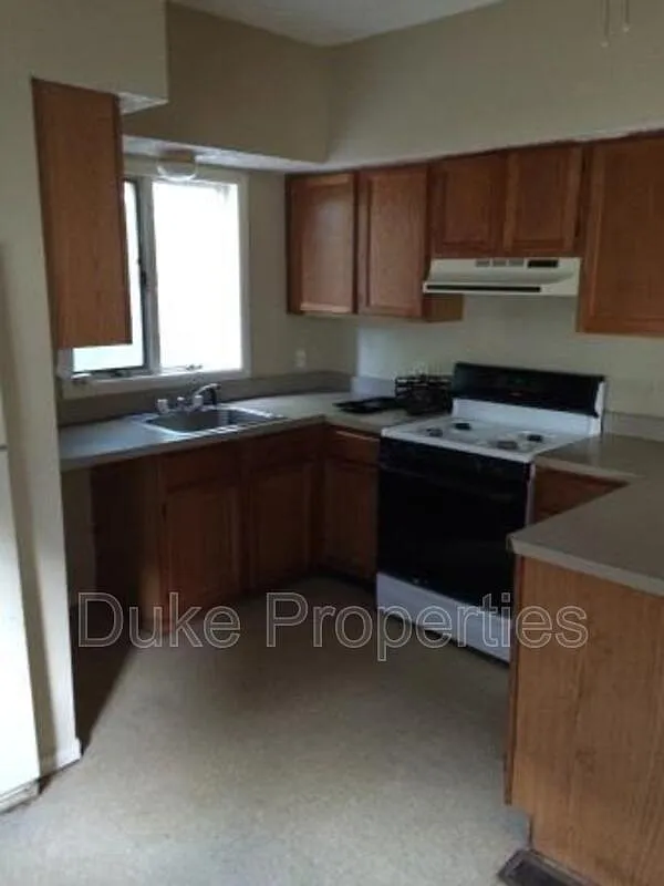 2 bed, 1.0 bath, $1,050 — Photo 2
