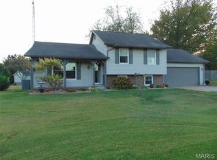 710 Palace Dr, Pinckneyville, IL 62274