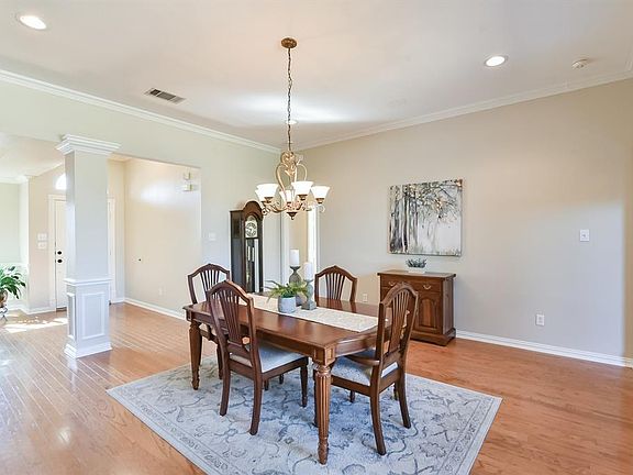 4th image of 3901 Bridle Oaks Dr