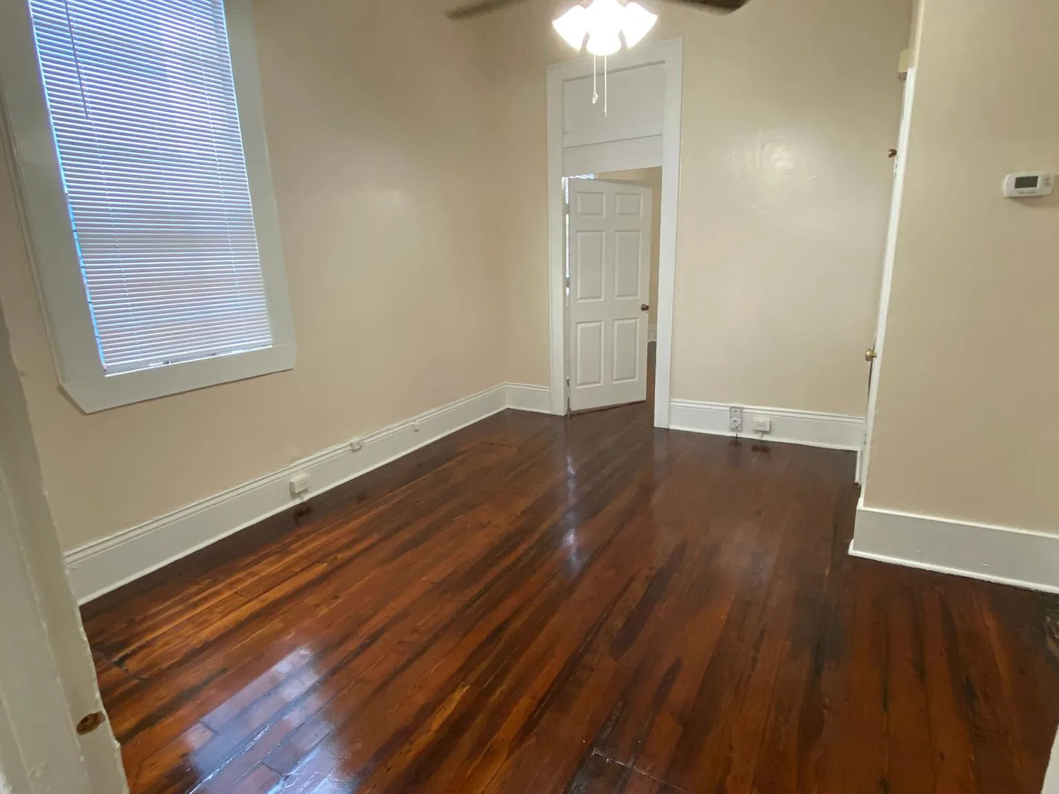 3 bed, 970 sqft, $1,300 — Photo 3