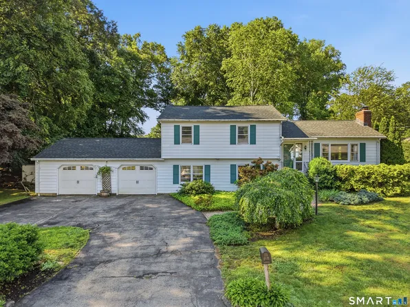 18 Oakridge Drive, Ledyard, CT 06335