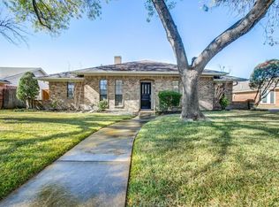 901 Norton Dr, Mesquite, TX 75149