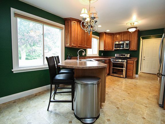 2nd image of 147 Vineyard Dr