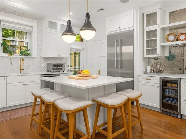 34 Dwight St APT 1, Boston, MA 02118