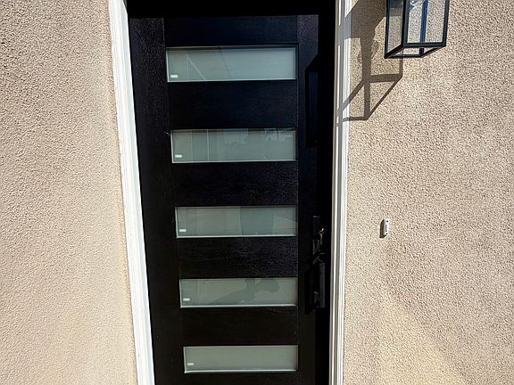 3rd image of 1012 N Hanover Pl #B