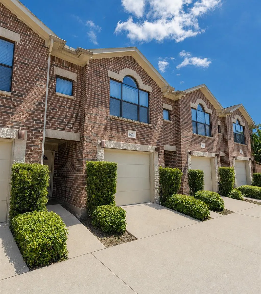 2 bed, 2.0 bath, 1030 sqft, $1,700 — Photo 3
