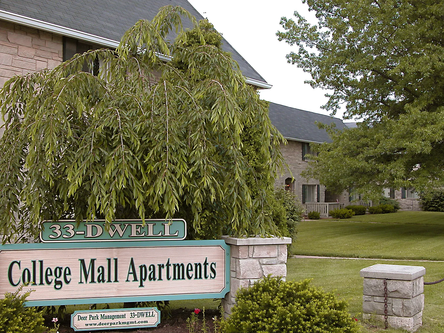College Mall Apartments — Photo 1