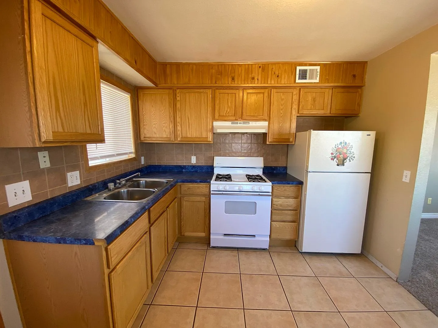 2 Bedroom 2 Bathroom Home — Photo 4