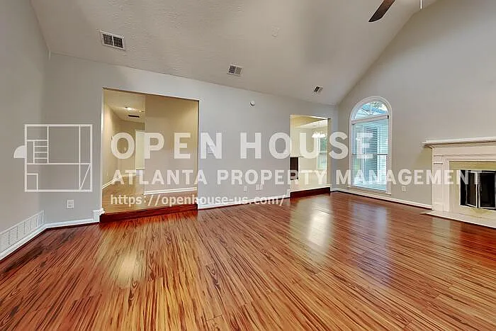 3 bed, 3.5 bath, 2414 sqft, $2,100 — Photo 4