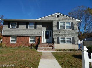 22 Pearl St, Beachwood, NJ 08722