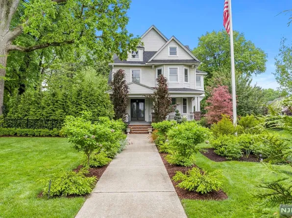 175 Broad Ave, Leonia, NJ 07605