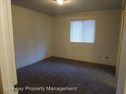 4th image of 51 E Herron Dr