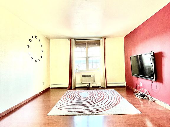 2nd image of 402 Maryland Ave #2