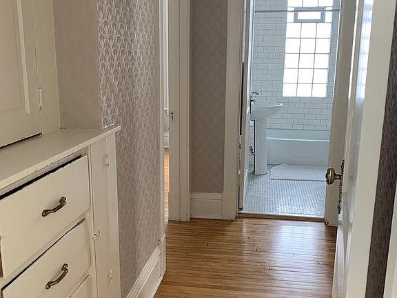 5th image of 4039 Sheridan Ave S #1