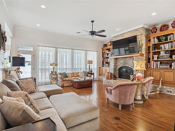 4th image of 14019 Riverlake Dr