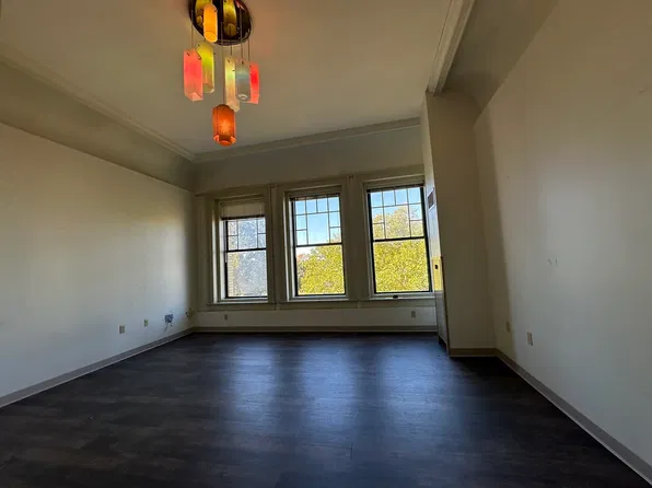 235 State St APT 409, Springfield, MA 01103