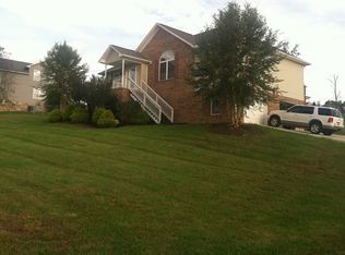 415 Clover Cir, Jacksboro, TN 37757