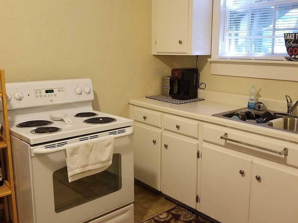 2nd image of 412 E 7th St APT B