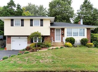 94 Jamaica Ave, Plainview, NY 11803