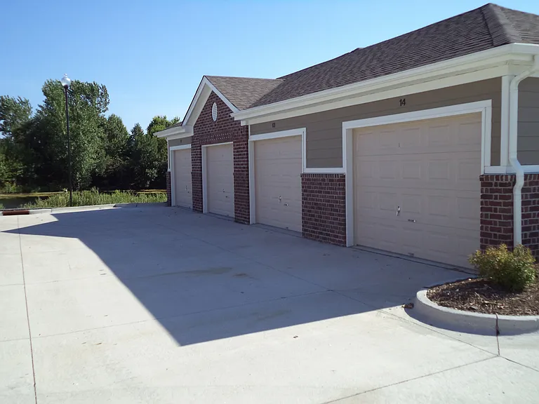 205 NE Hayes Dr — Photo 26