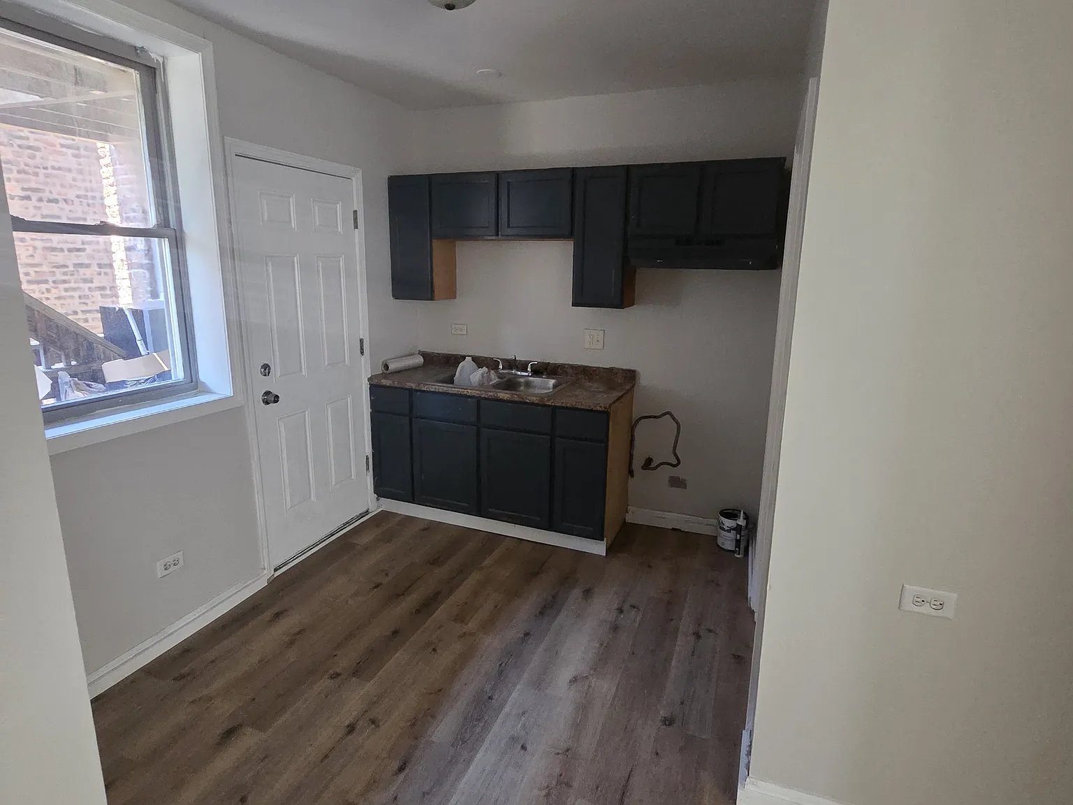 2 bed, 800 sqft, $1,200 — Photo 2