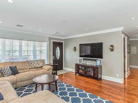 4th image of 34 Helena Ave