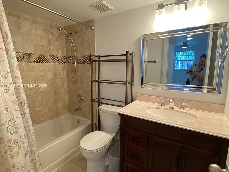 2841 N Oakland Forest Dr — Photo 9