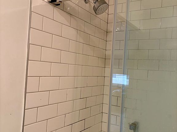 5th image of 2559 Amber St #205