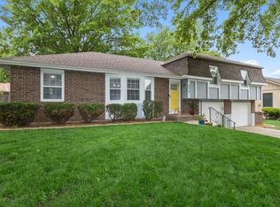 6614 Rosehill Rd, Shawnee, KS 66216