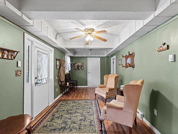 4th image of 12 Tiffany Lane