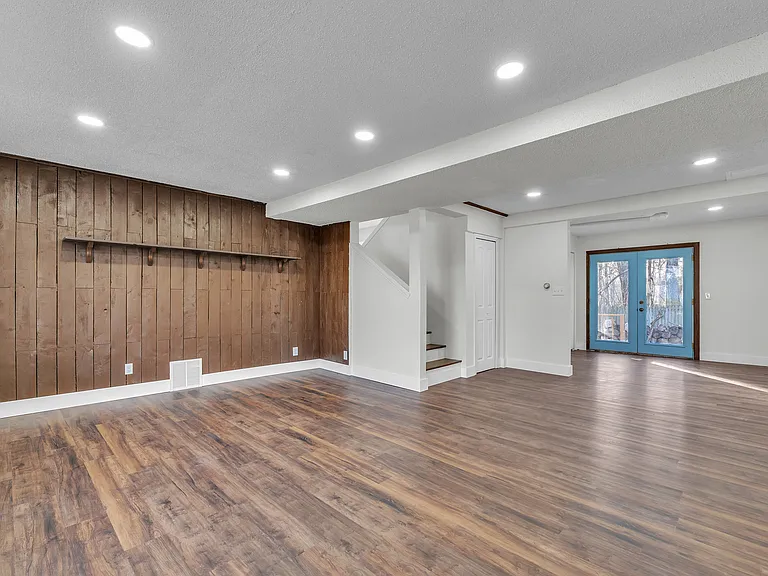 8165 Leonard Dr — Photo 41