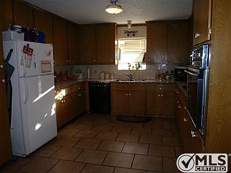 2nd image of 1325 Sewell St